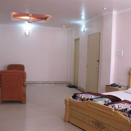 Hotel Rest Inn Lucknow Esterno foto