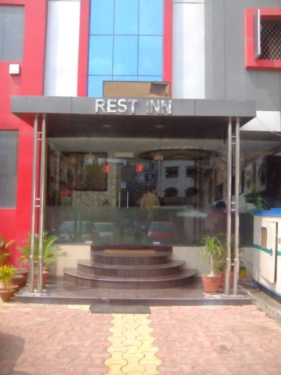Hotel Rest Inn Lucknow Esterno foto