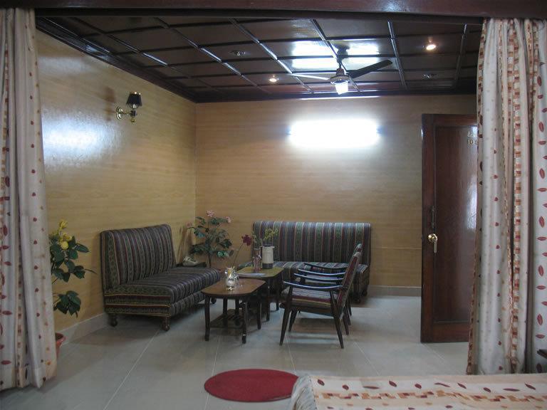 Hotel Rest Inn Lucknow Esterno foto